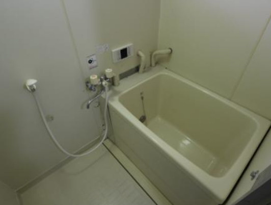 コーポ大久保【10,000円キャッシュバック対象物件】の浴室|コンパクトで使いやすいお風呂です