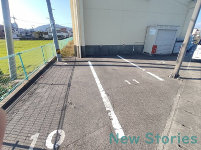 【駐車場】 | 光明マンション | 駐車場に車を止められます