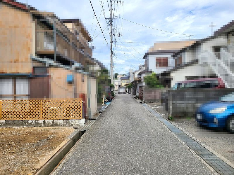 高知市愛宕町４丁目　売土地の前面道路含む現地写真