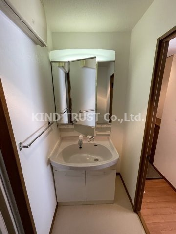 ノルデンタワー天神橋アネックスの洗面所|コンパクトで使いやすい洗面所