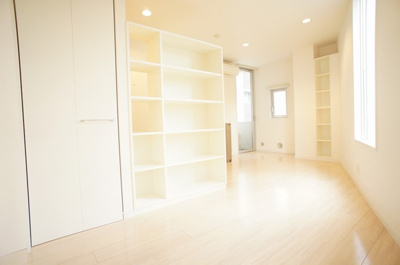 【居間・リビング】 | HKマンション別府（エイチケーマンションベフ） | 別号室の写真になります。現況優先。