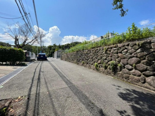 車通りが多くない住環境となっております。