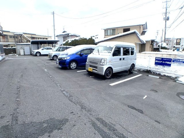 Liyaマンションの駐車場