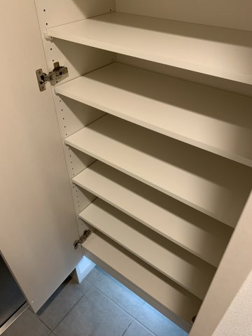 アクアプレイス東天満Ⅱの玄関|大きめのシューズボックスです