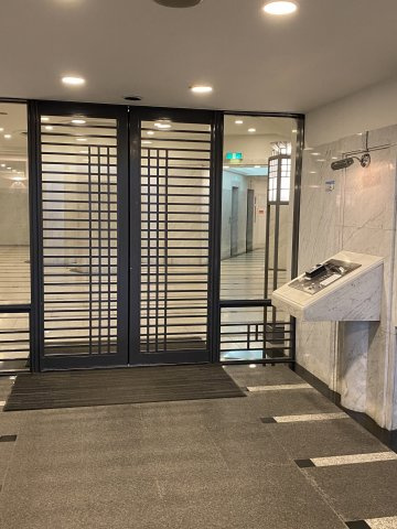 【エントランス】 | 【エントランス風除室】セキュリティ充実のオートロックマンション！