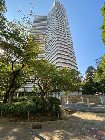 【外観】 | 【外観】白を基調とした、遠くからでもよく目立つ美しい外観デザイン！