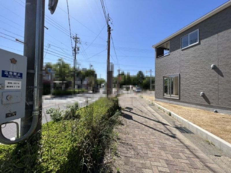 碧南市霞浦町第1　新築戸建　2号棟の前面道路含む現地写真|碧南市霞浦町第1新築戸建前面道路写真です。南側公道約18.0ｍ