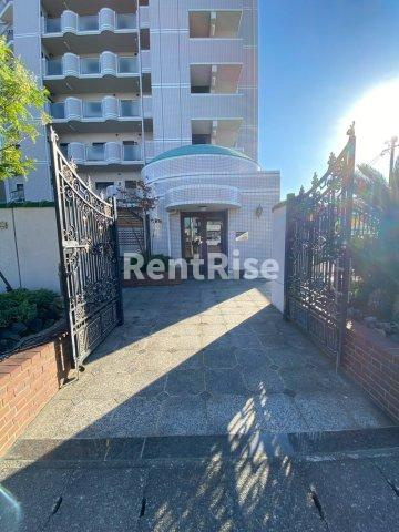 グランプラス西島のエントランス