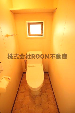 立元住宅のトイレ|清潔感のあるトイレです