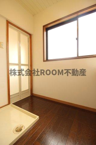 立元住宅の洗面所|ゆったりとスペースのある洗面所