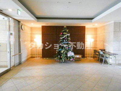 【エントランス】 | ライネスシティ千葉みなと | 清潔なエントランスです