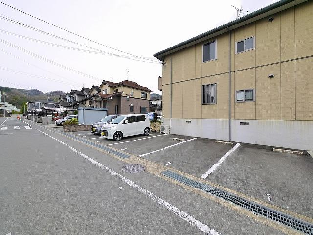 バリュージュAの駐車場|駐車場があります