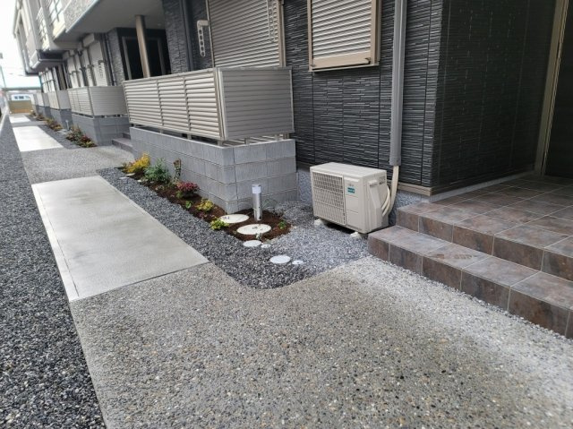 カラン　シャンブルの外観|すっきりとしたアプローチです