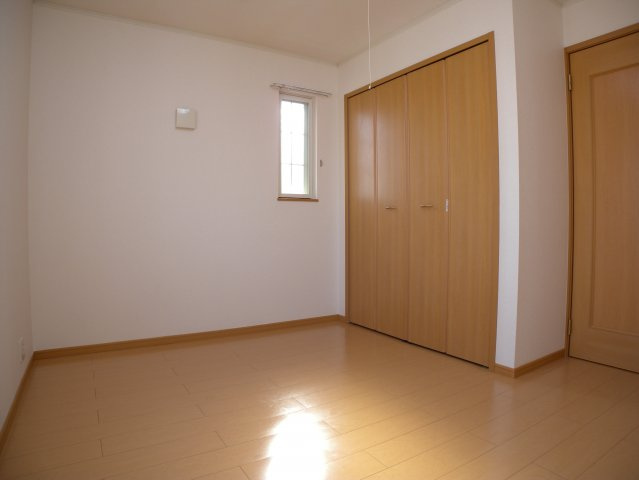 クリスタルハイツ緑が丘の洋室