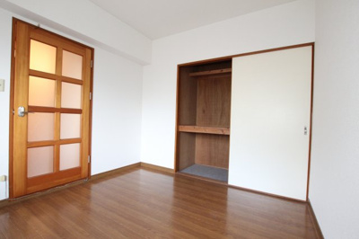 【洋室】 | エスペランス６ | 明るい洋室です
203号室　2018/9/17撮影
