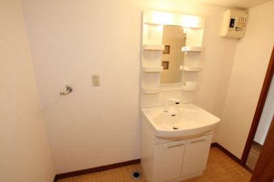 【洗面所】 | エスペランス６ | スペースが確保できる洗面所です
203号室　2018/9/17撮影
