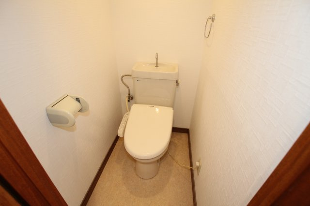 【トイレ】 | エスペランス６ | トイレもきれいです
203号室　2018/9/17撮影