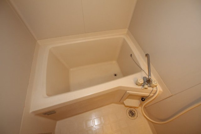 【浴室】 | エスペランス６ | コンパクトで使いやすいお風呂です
203号室　2018/9/17撮影