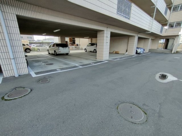 フォリストシティヒルズミナミの駐車場