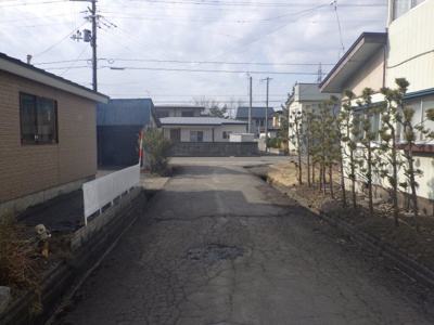 【前面道路含む現地写真】 | 大館市小館花字萩野台4-13・売地