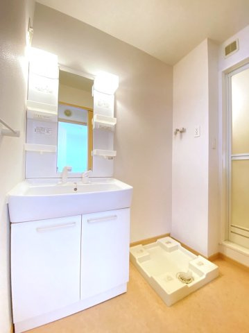 グローリーアカヒラの独立洗面台