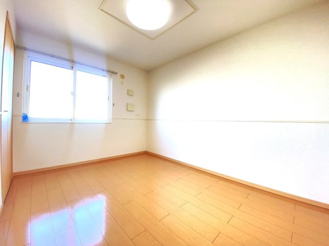 グローリーアカヒラの洋室