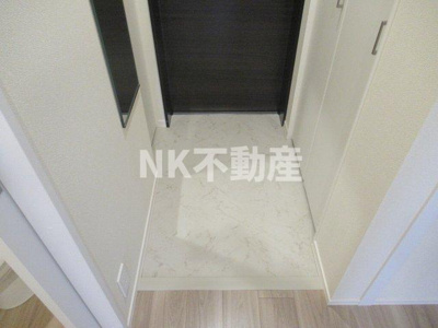 【玄関】 | コウサス・イースト（若江岩田賃貸） | 収納もある玄関です