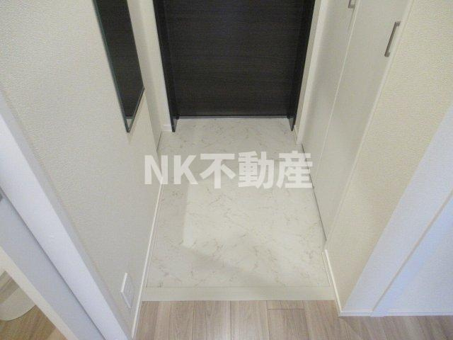 【玄関】 | コウサス・イースト（若江岩田賃貸） | 収納もある玄関です