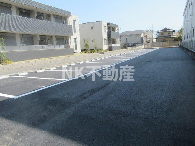 【駐車場】 | コウサス・イースト（若江岩田賃貸） | 駐車スペースもあります