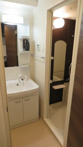 LuxeNAMBAの独立洗面台