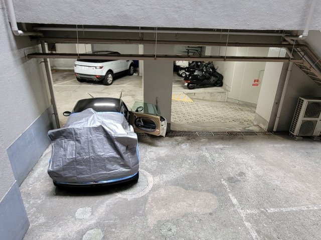 【駐車場】