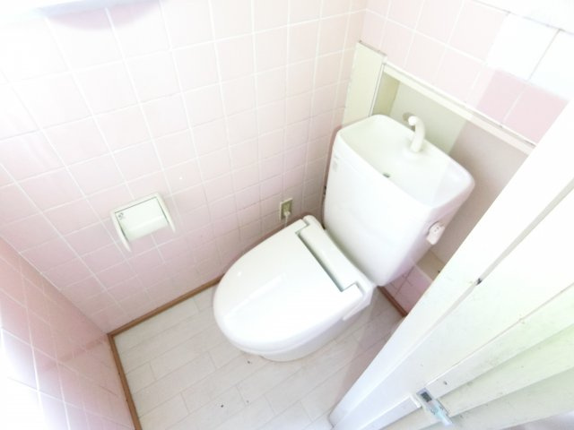 末広町戸建のトイレ