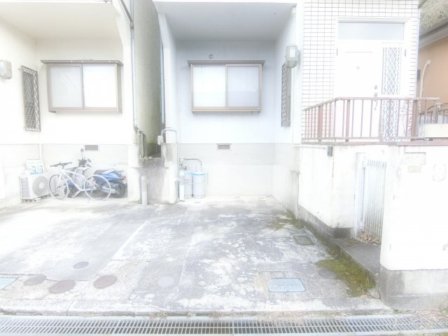 末広町戸建の駐車場