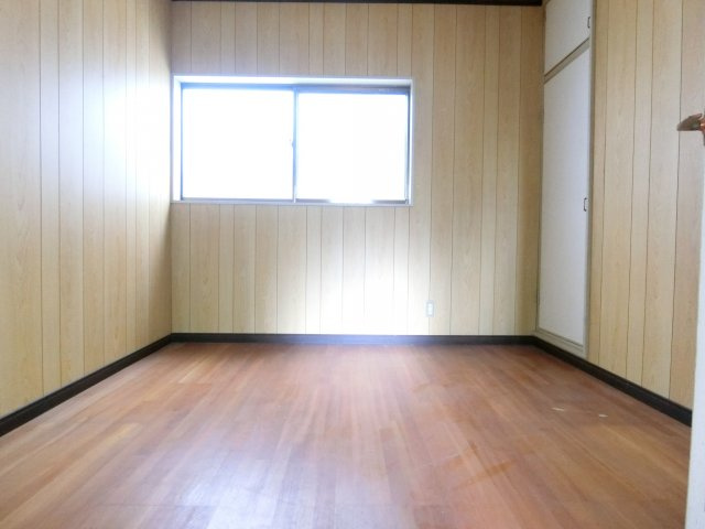 末広町戸建の洋室