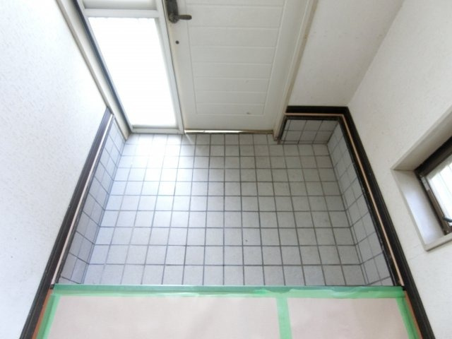 末広町戸建の玄関