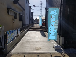 【駐車場】 | 駐車スペース（車種による）＜越谷市宮本町3丁目　新築戸建＞