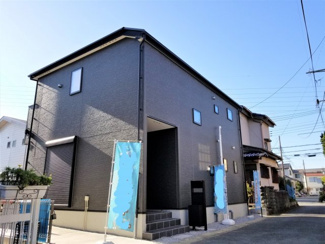 【外観】 | 接道状況：北側4ｍ市道＜越谷市宮本町3丁目　新築戸建＞