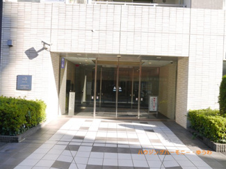 【エントランス】 | デザインタイル床が素敵な広々エントランスです。