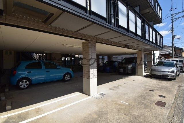 桜マンションの駐車場