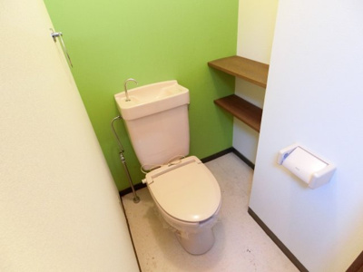 【トイレ】 | ブランドール八乙女 | トイレには棚があります。