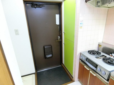 【玄関】 | ブランドール八乙女 | 下駄箱付きで靴も収納できます。