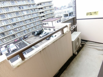 【バルコニー】 | ブランドール八乙女 | ４階のお部屋で洗濯物もたくさん干せます。