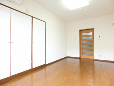 【居間・リビング】 | ブランドール八乙女 | 7帖の洋室です。