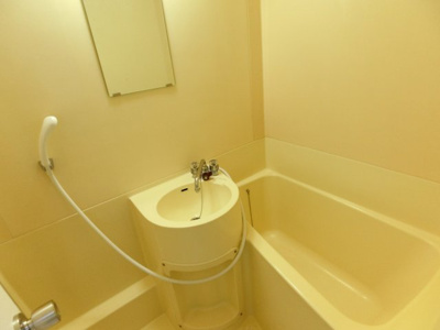 【浴室】 | ブランドール八乙女 | 給湯式のお風呂です。