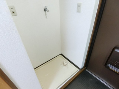 【設備】 | ブランドール八乙女 | 室内洗濯機置き場には排水パン付き。