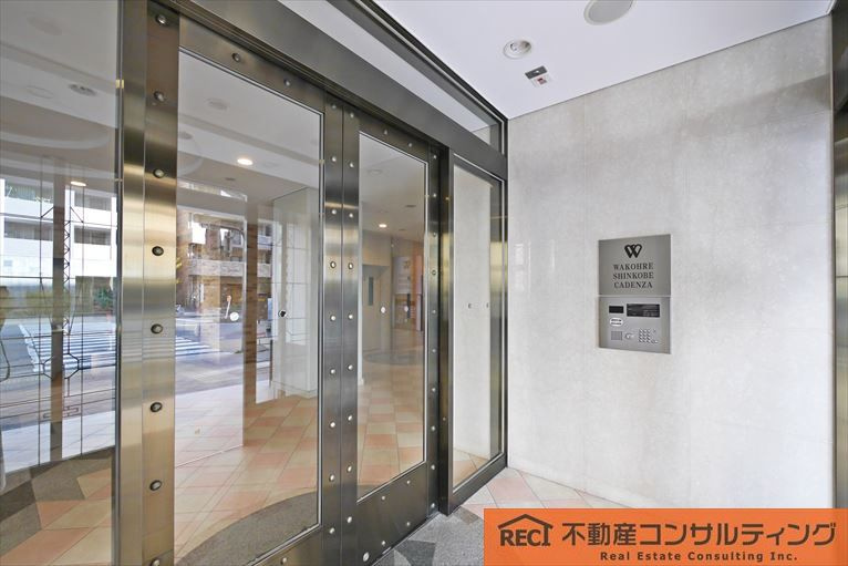 ワコーレ新神戸カデンツァのエントランス