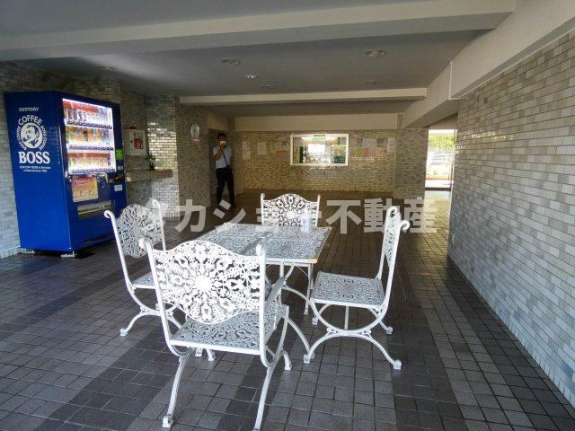 イトーピア稲毛マンションのエントランス|建物の内部です