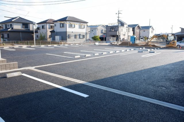 グランドゥール　Aの駐車場