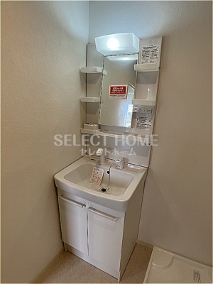 【独立洗面台】 | マンション西浦 | 朝の支度にも助かる、独立の洗髪洗面化粧台