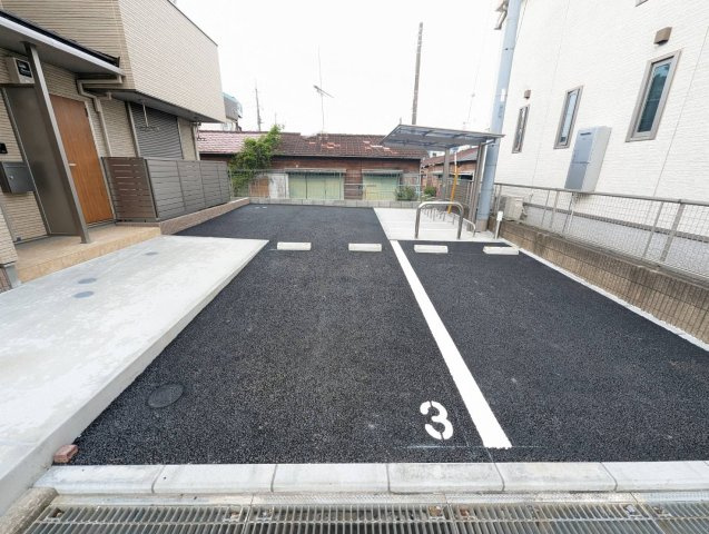 パストラルの駐車場